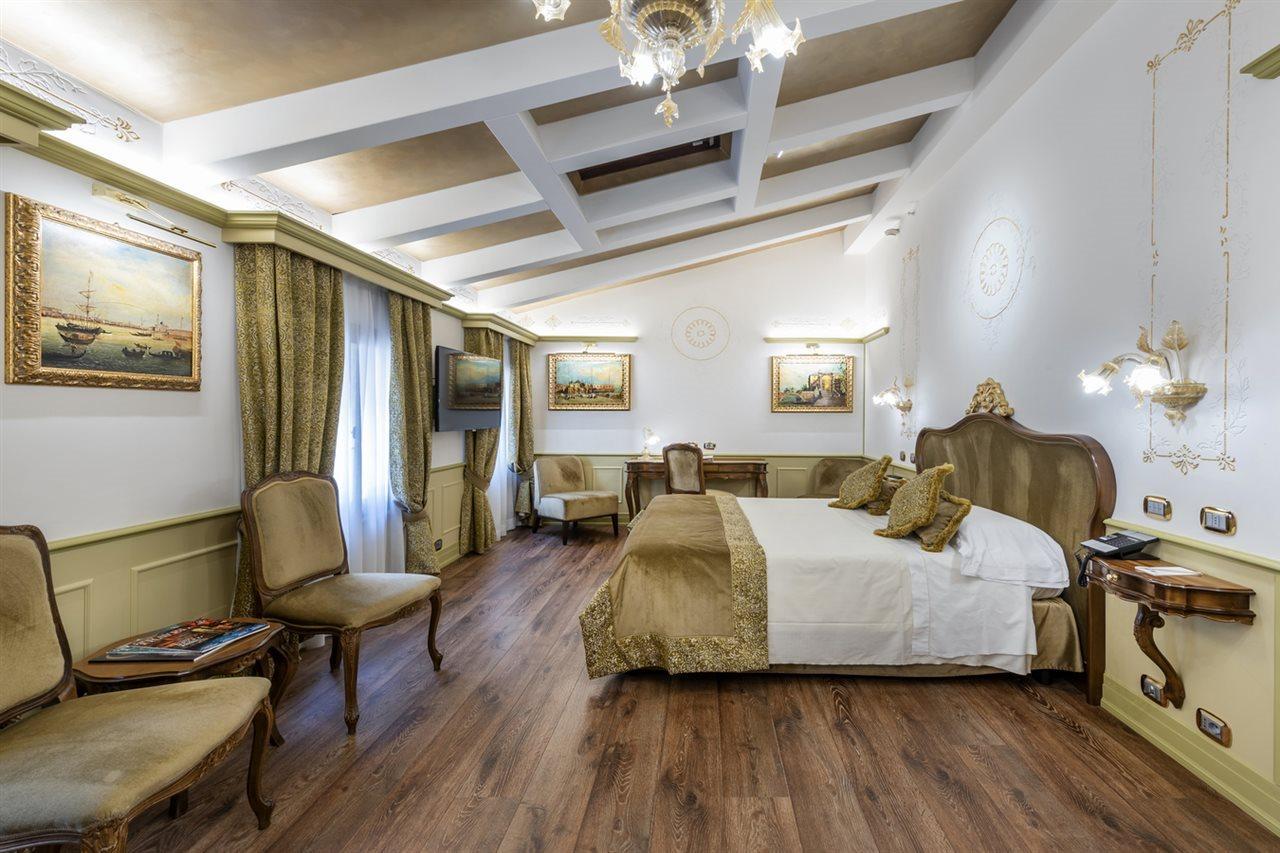 Monaco&grand Canal Hotel 4*