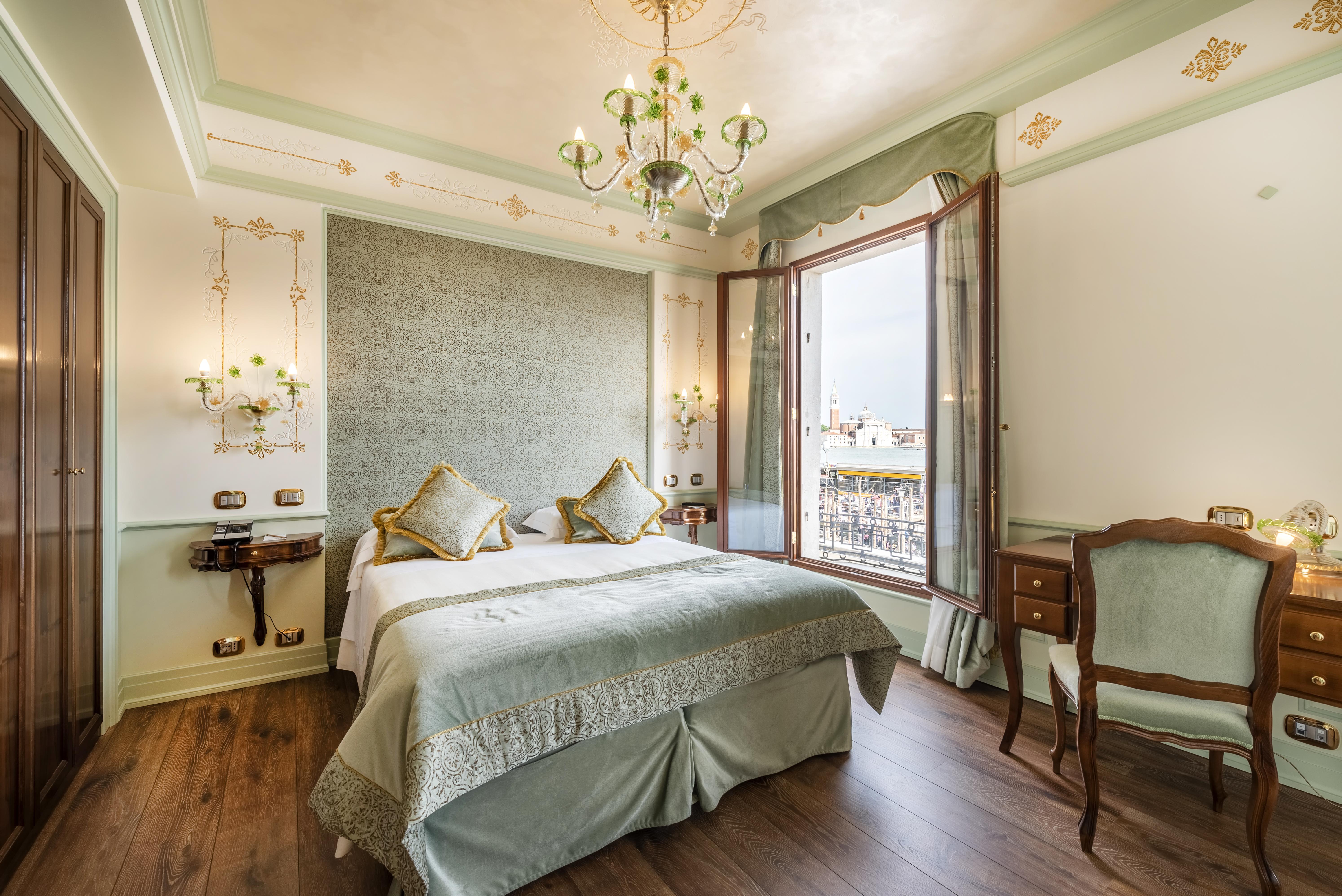 Monaco&grand Canal Hotel 4*