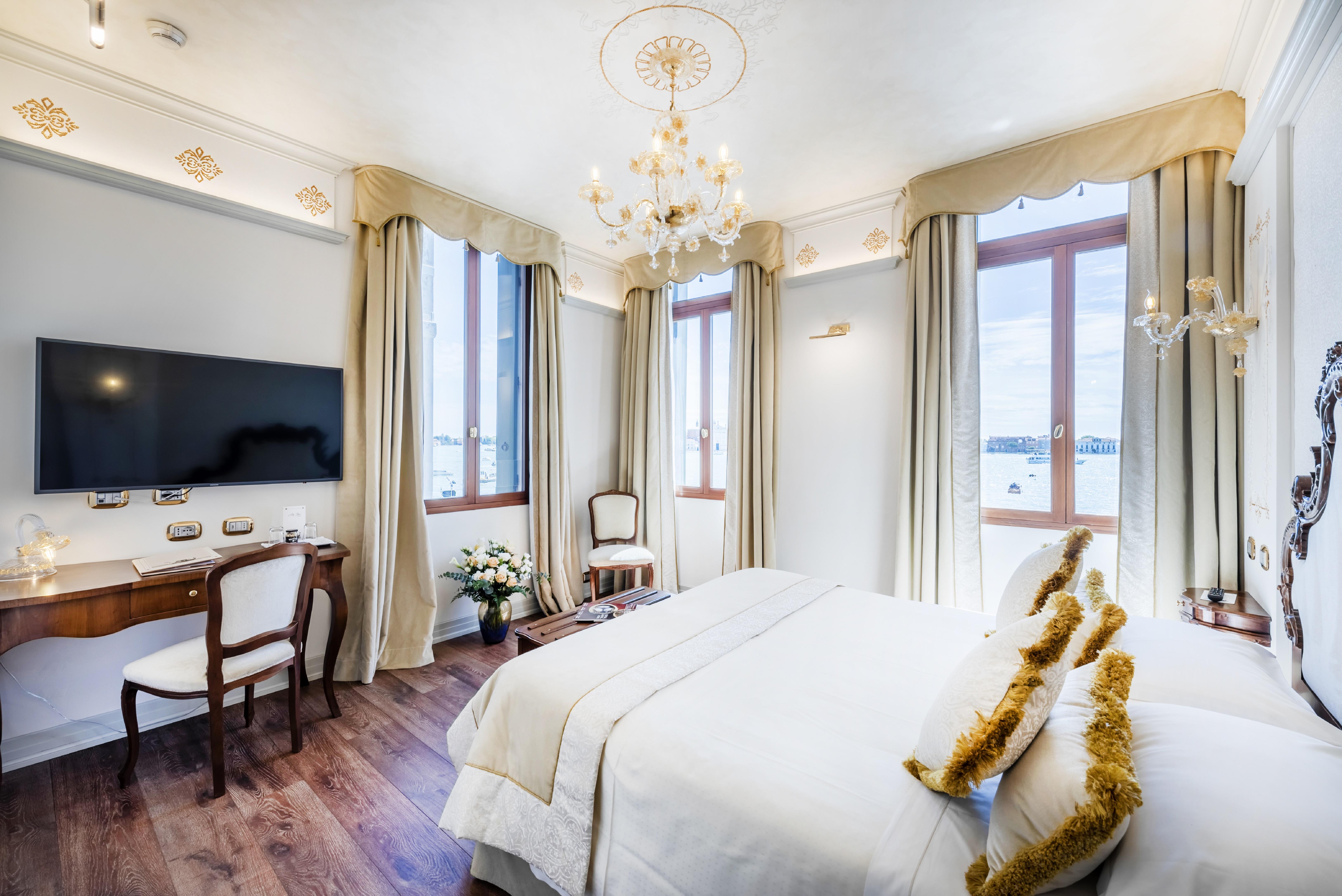 Monaco&grand Canal Hotel