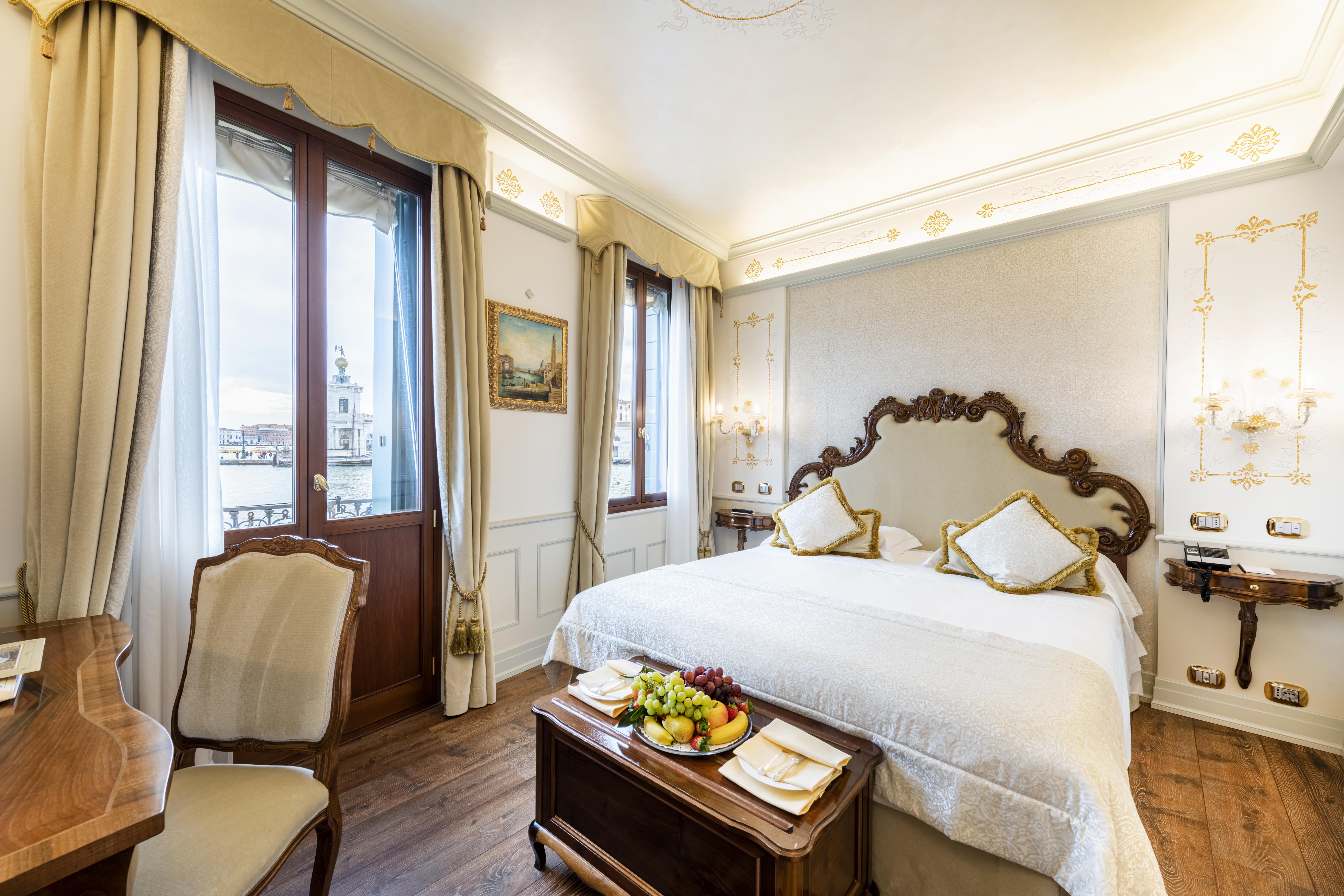 Hotel Monaco&grand Canal 4*
