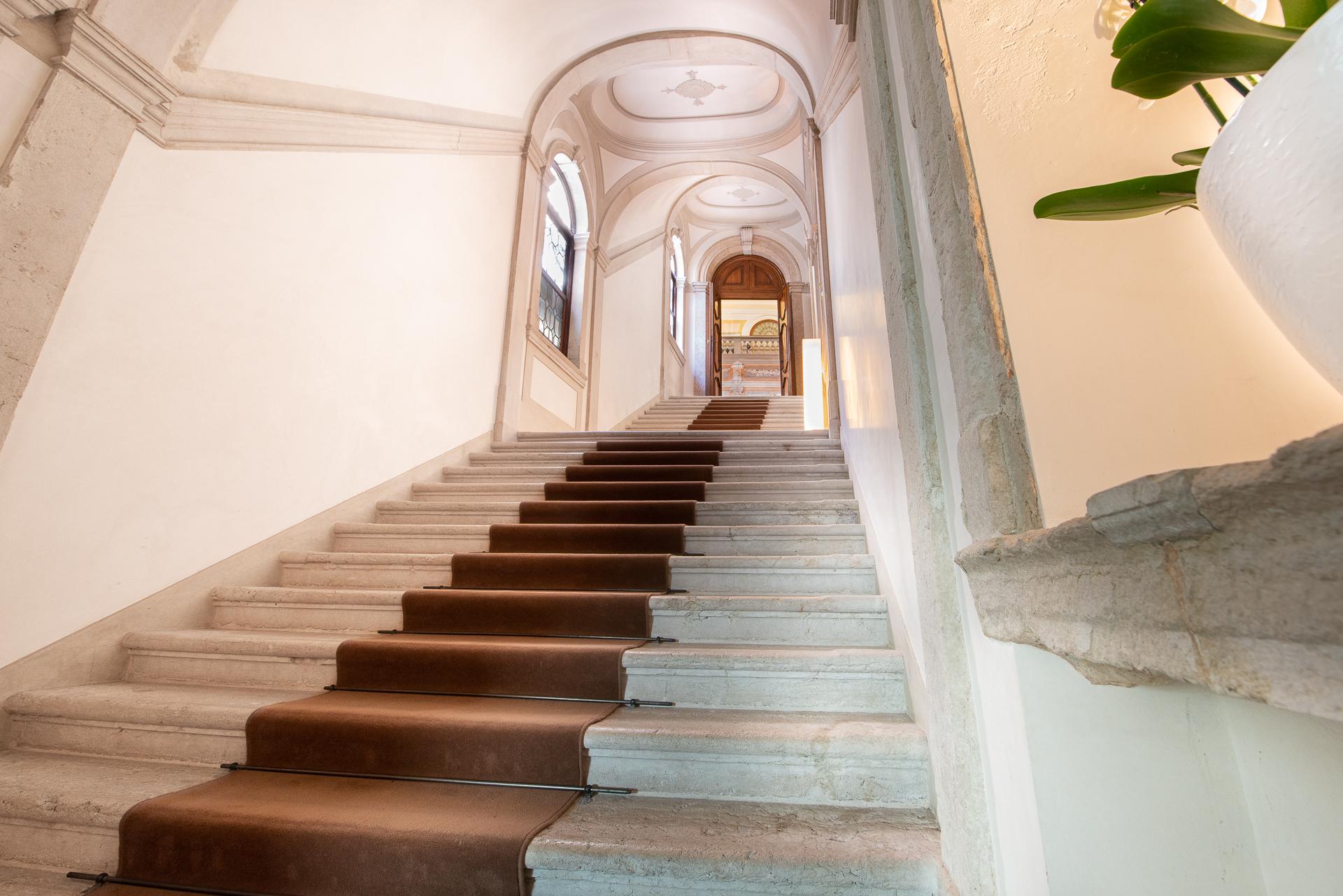 Monaco&grand Canal Hotel