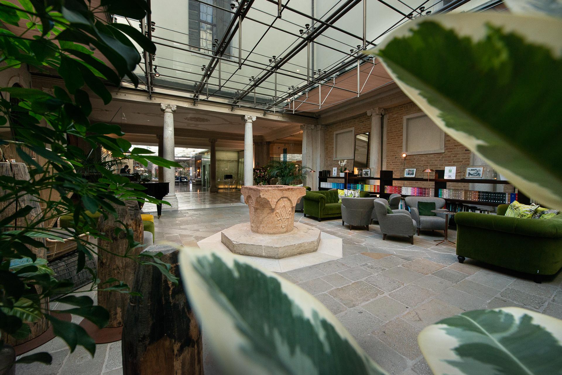 Monaco&grand Canal Hotel
