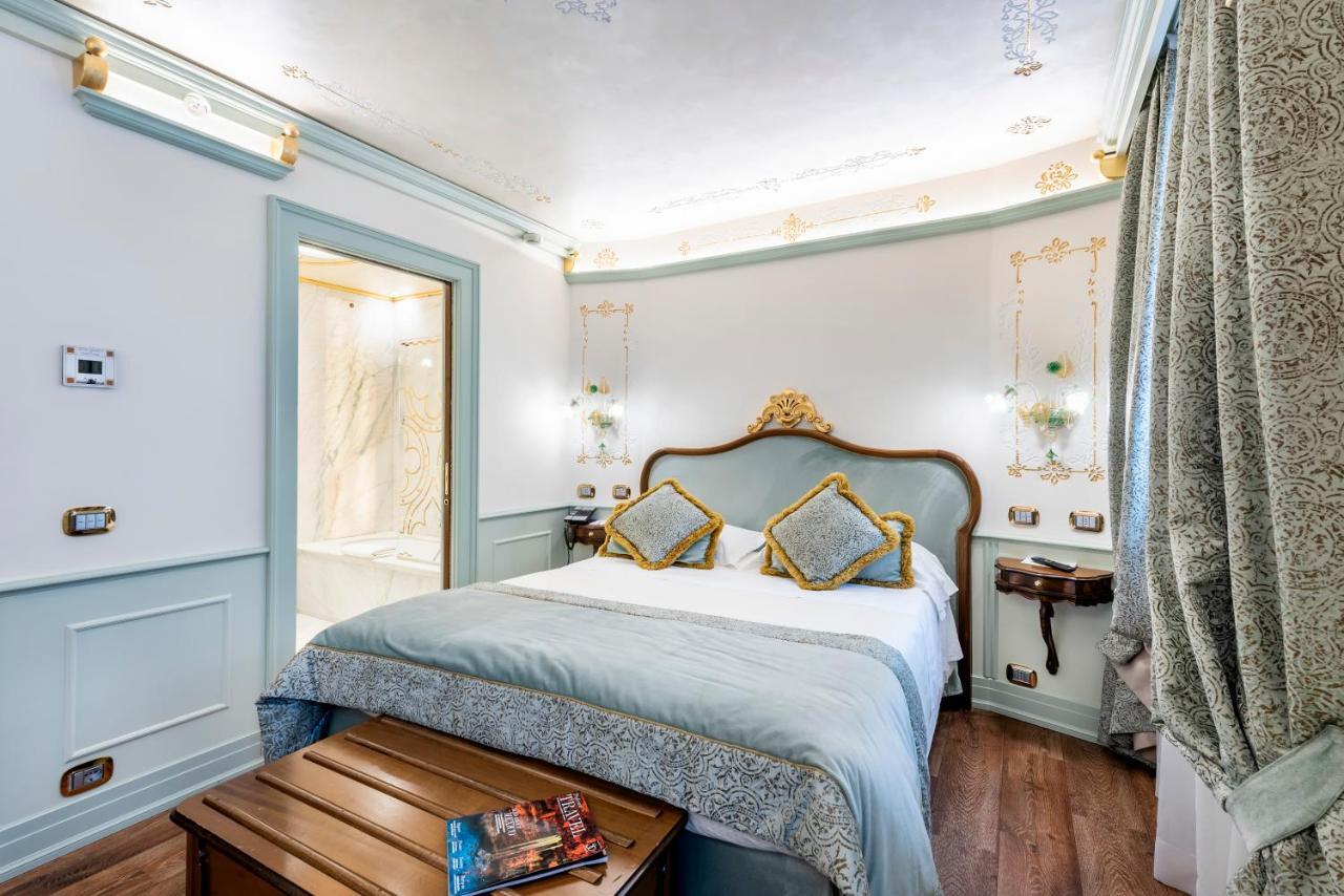 Hotel Monaco&grand Canal 4*
