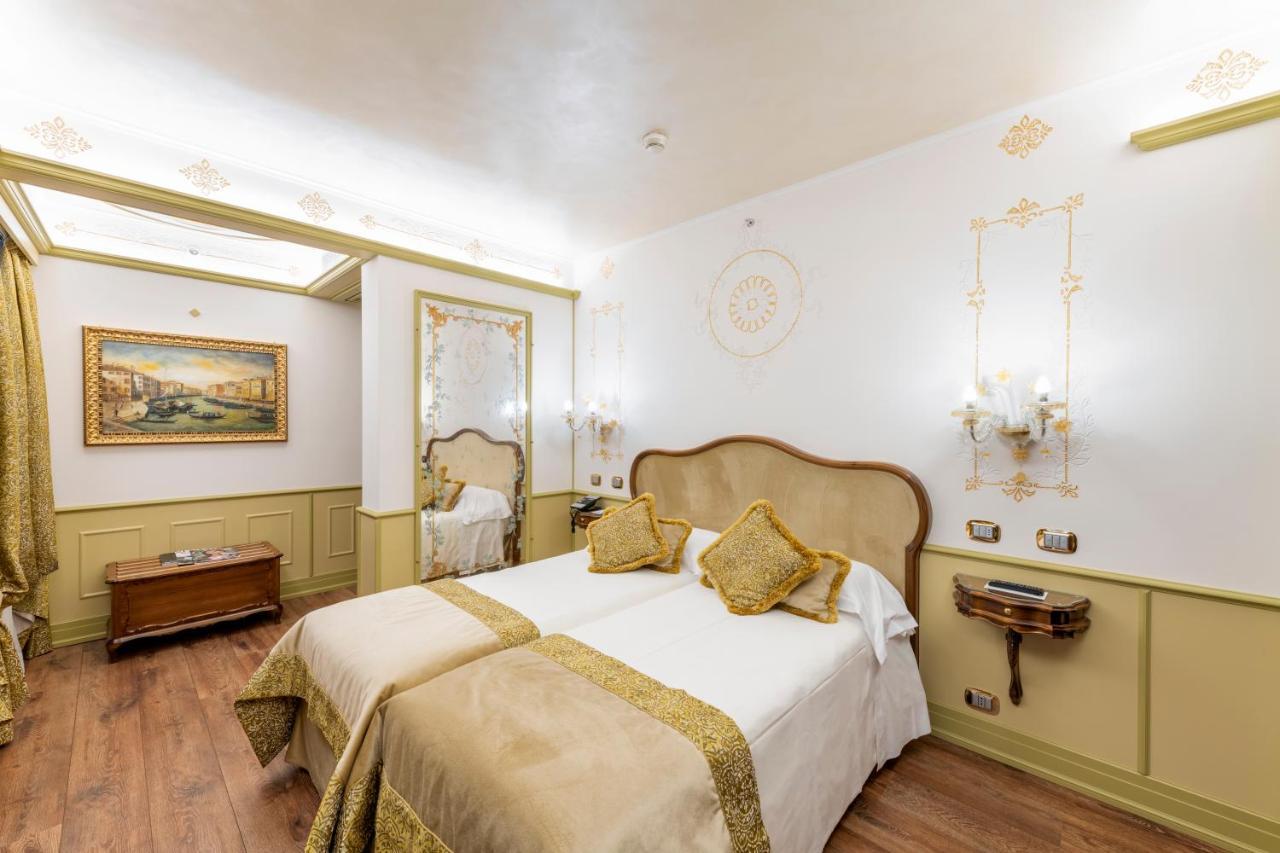 Monaco&grand Canal Hotel