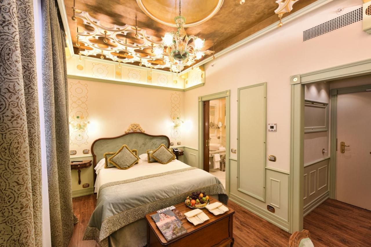 Hotel Monaco&grand Canal