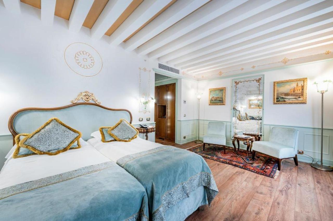 Monaco&grand Canal Hotel 4*